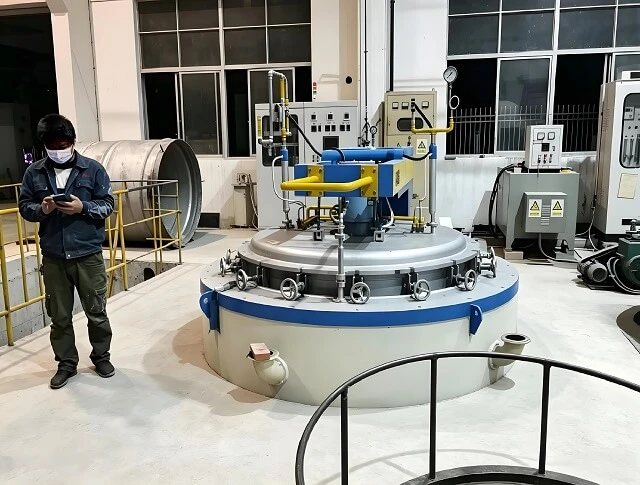Промышленная газовая азотирующая шахтная печь для обработки поверхности зубчатых колес и пресс-форм