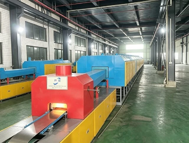 Печь непрерывной пайки с сетчатой лентой мощностью 120 кВт с 5 зонами 1150℃ для аппаратной порошково